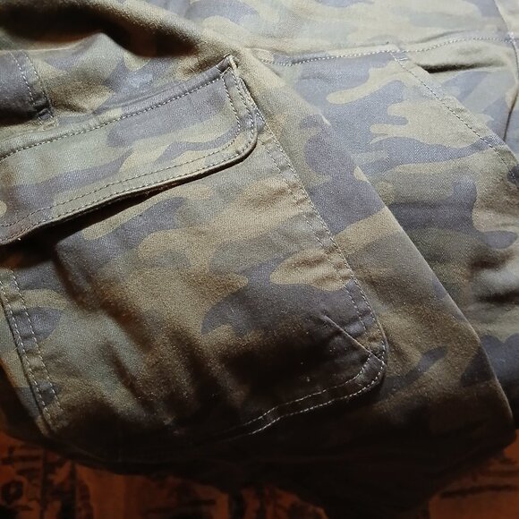 BELLE BY KIM GRAVEL Camouflage Cargo Pants 12 - NWOT - Picture 4 of 13